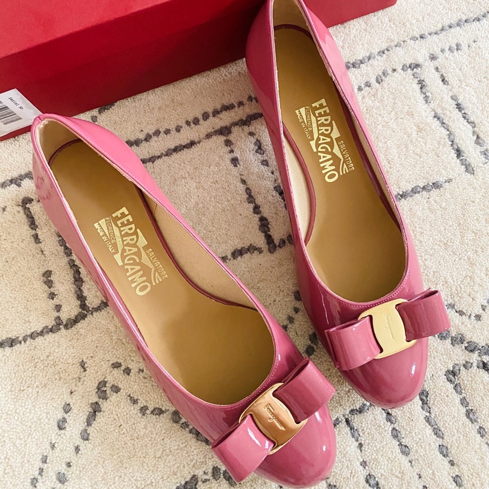 Brand new Salvatore Ferragamo Vera Bow Pump